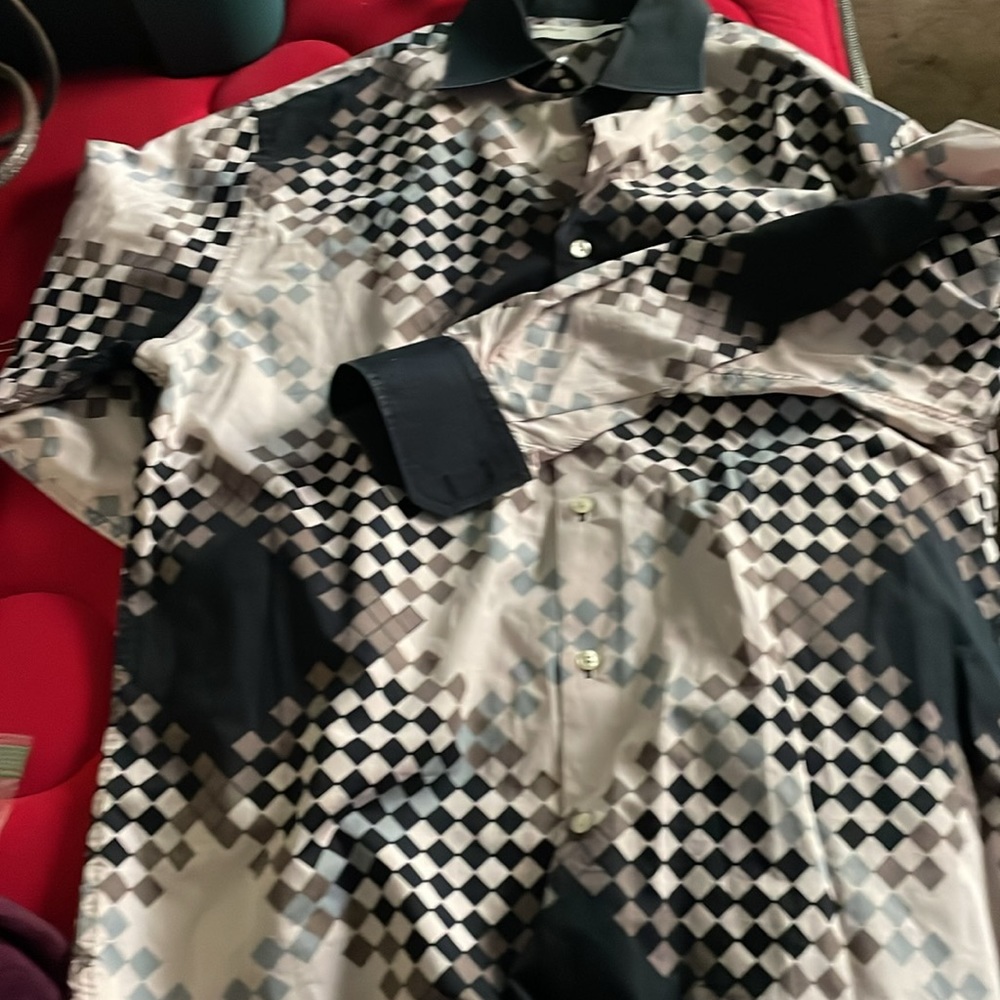 This is a 1970s-style button-down shirt featuring geometric optical art pattern. - Picture 6 of 6